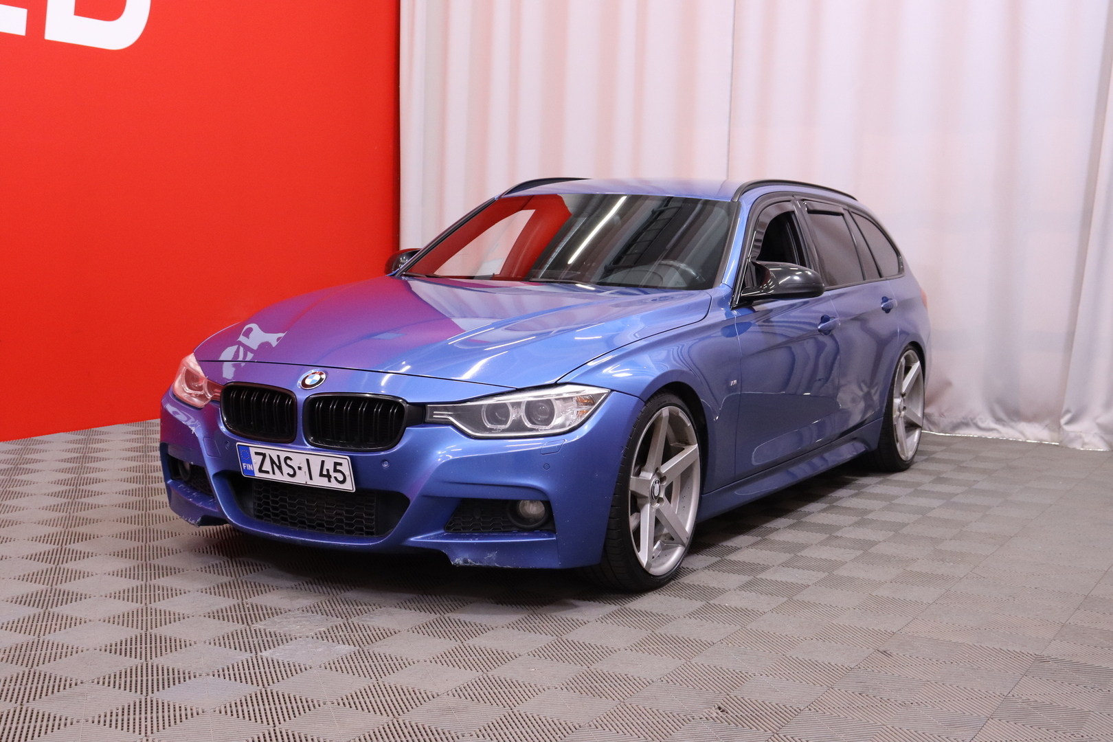 BMW - 330 - F31 Touring 330d TwinPower Turbo A xDrive // M-SPORT / Bluetooth / Vakkari / Navi // - Farmari
