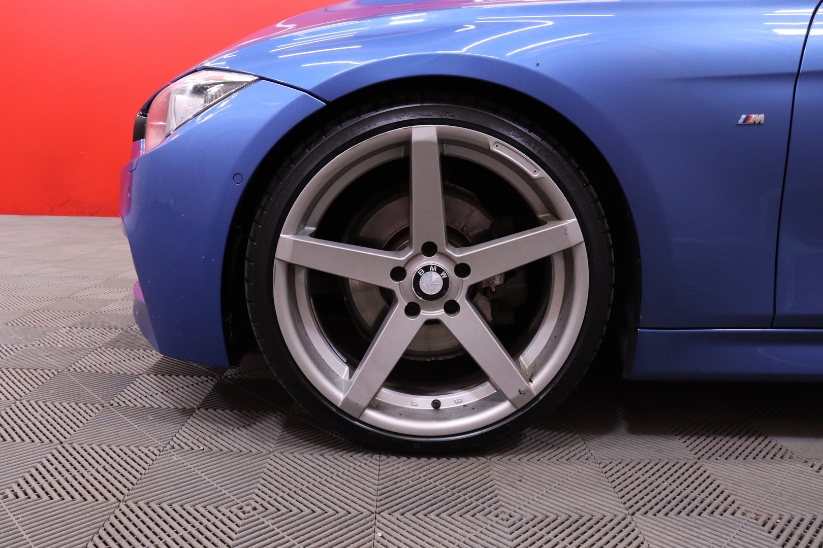 BMW - 330 - F31 Touring 330d TwinPower Turbo A xDrive // M-SPORT / Bluetooth / Vakkari / Navi // - Farmari