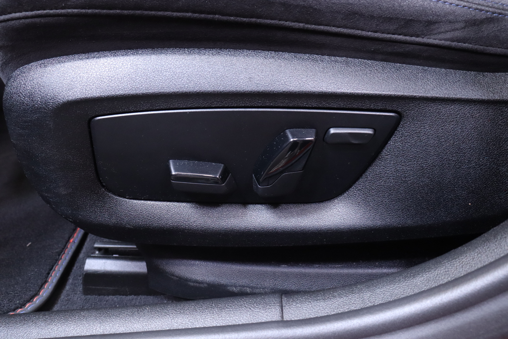 BMW - 520 - G31 Touring 520d A Business M Sport // Webasto / Navi / Bluetooth / Ambient / Vetokoukku // - Farmari