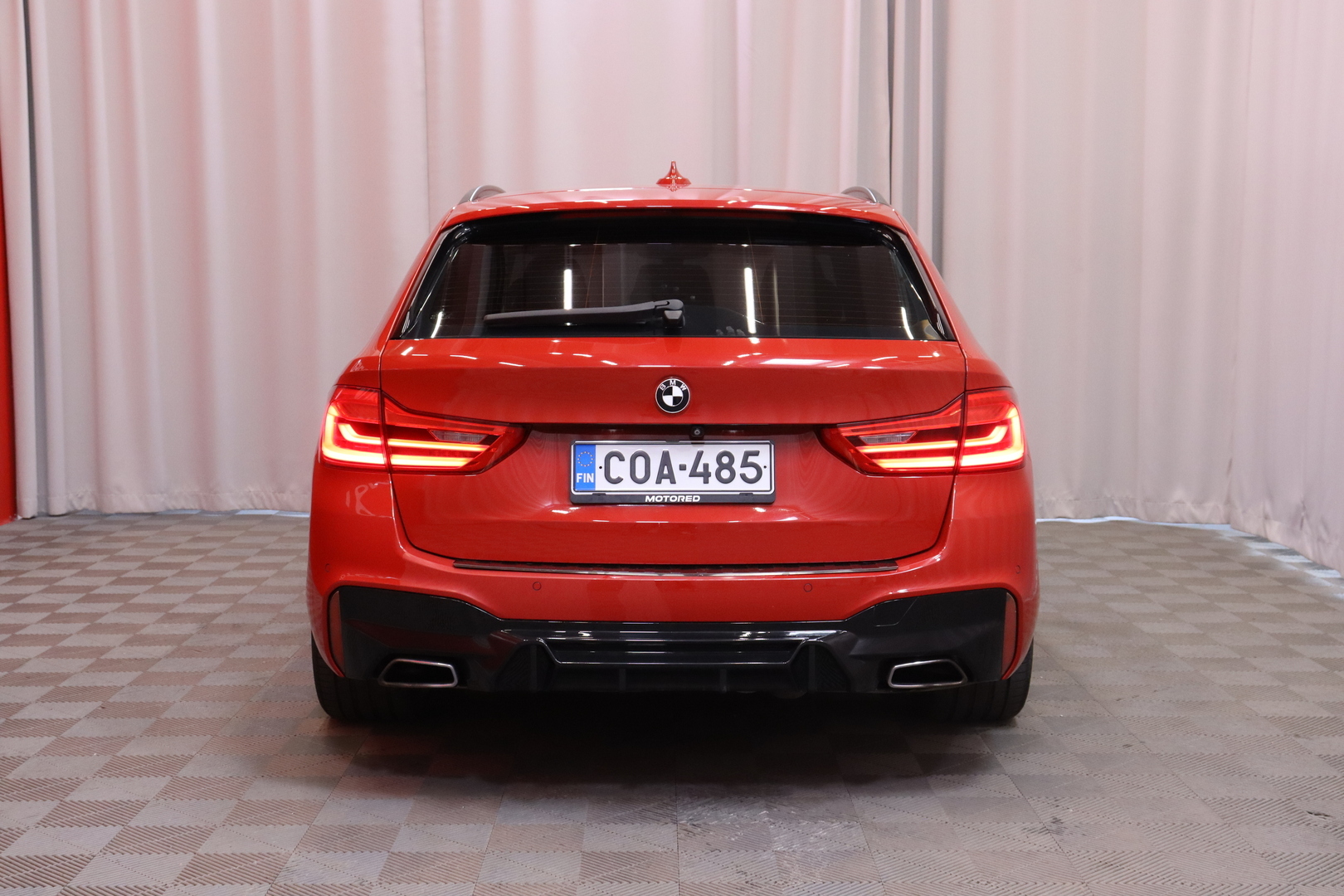 BMW - 520 - G31 Touring 520d A Business M Sport // Webasto / Navi / Bluetooth / Ambient / Vetokoukku // - Farmari