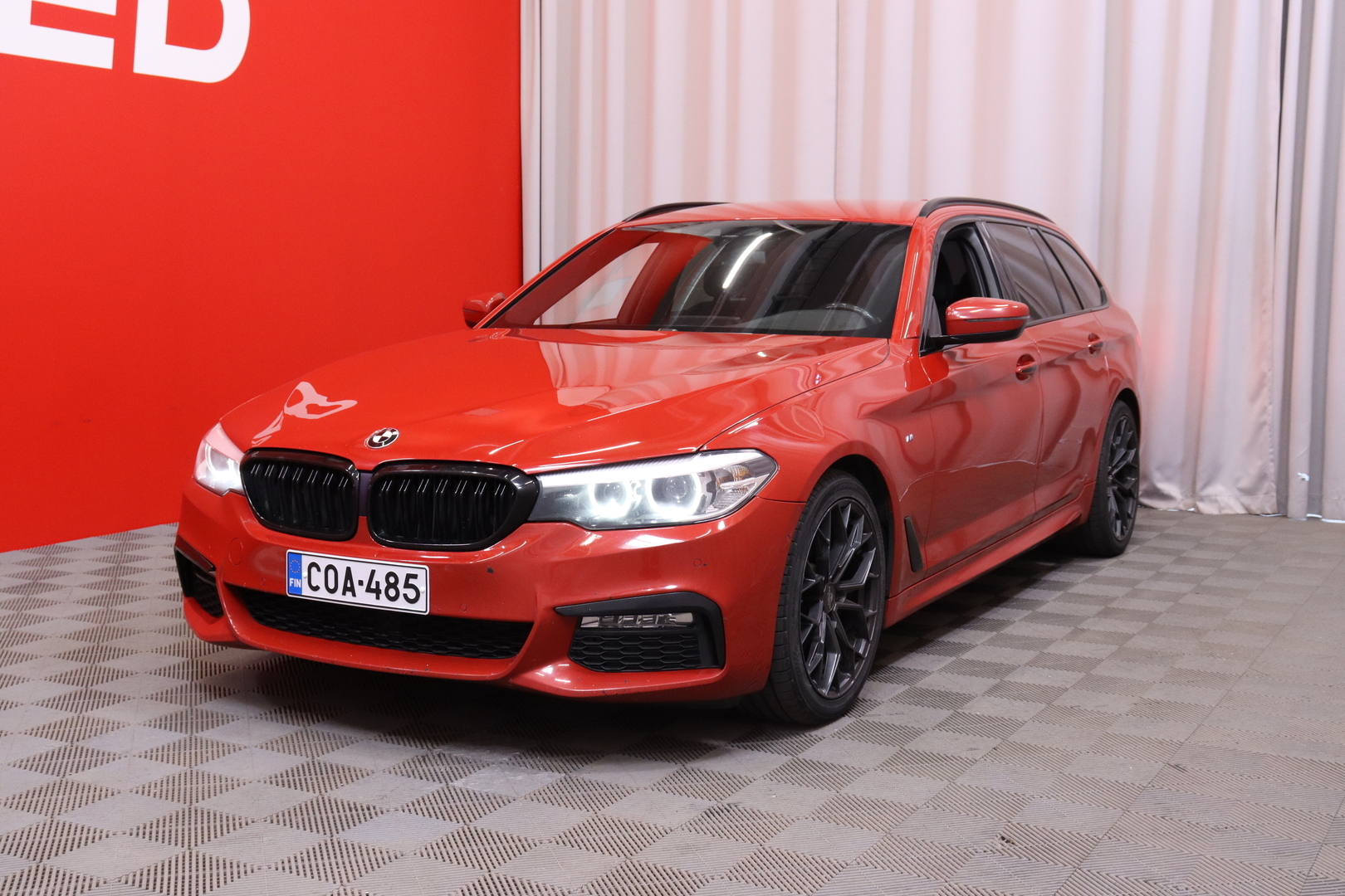 BMW - 520 - G31 Touring 520d A Business M Sport // Webasto / Navi / Bluetooth / Ambient / Vetokoukku // - Farmari