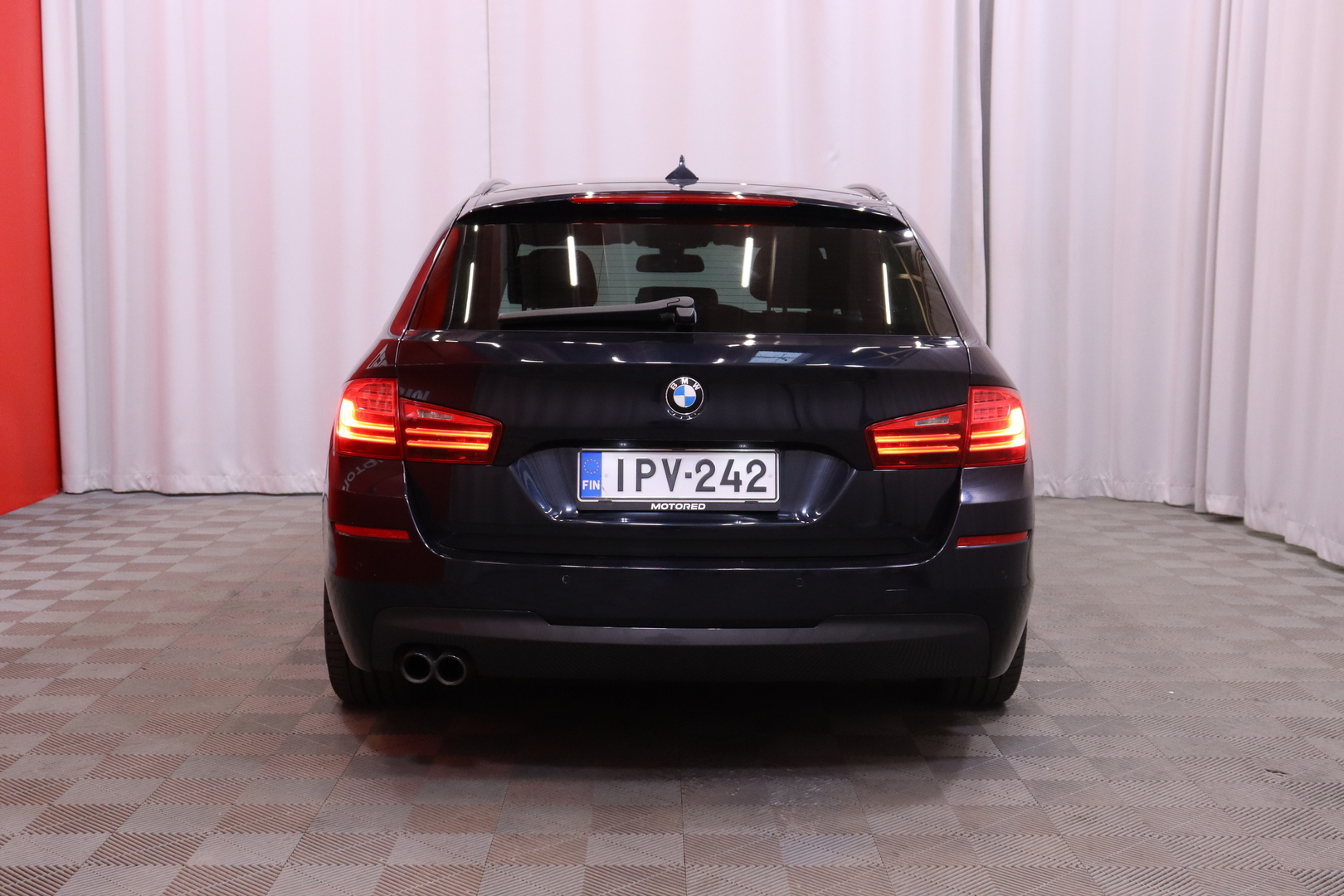 BMW - 520 - xDrive M Sport // Webasto / HiFi / Läm. ratti / Dakota Nahat // - Farmari