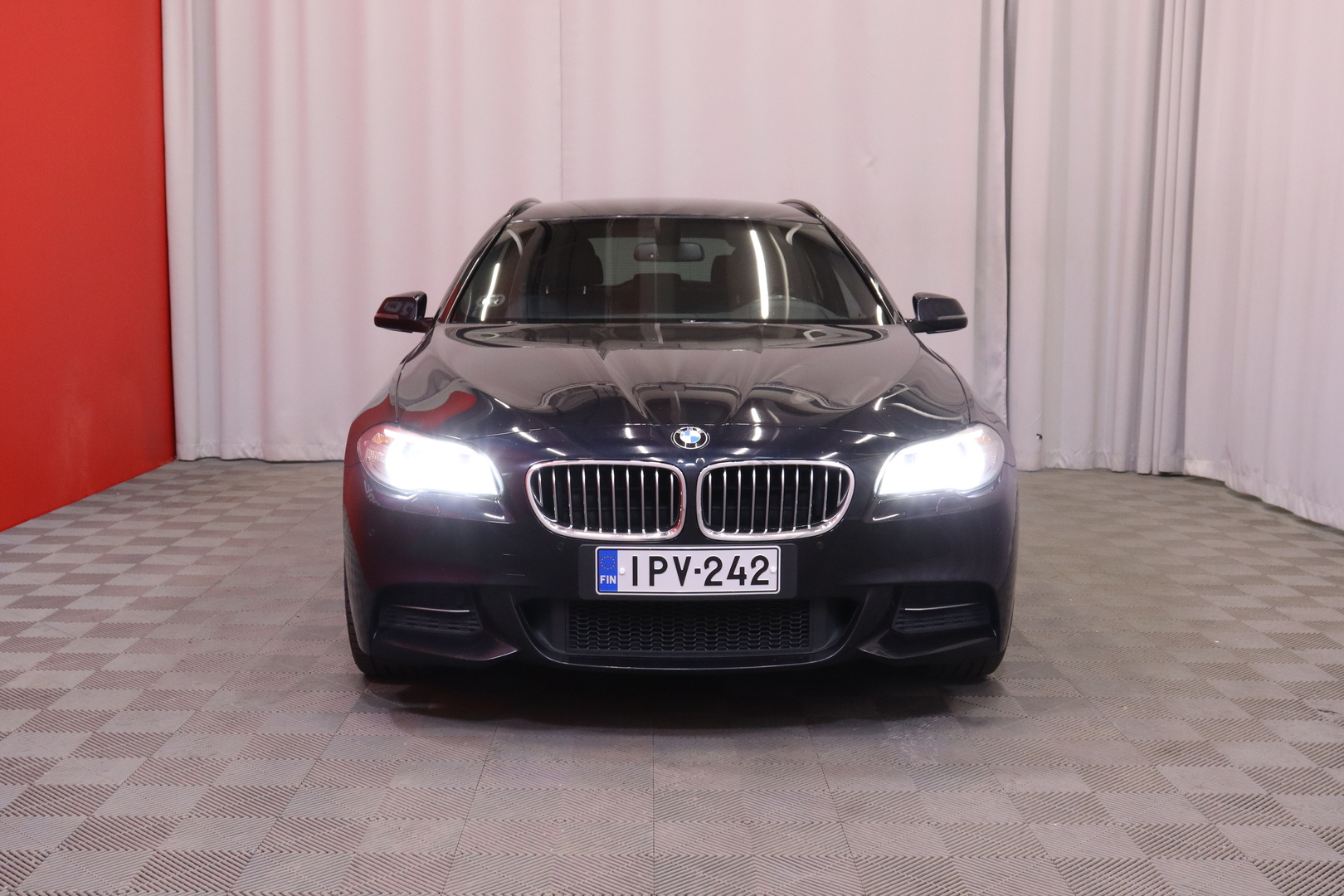 BMW - 520 - xDrive M Sport // Webasto / HiFi / Läm. ratti / Dakota Nahat // - Farmari