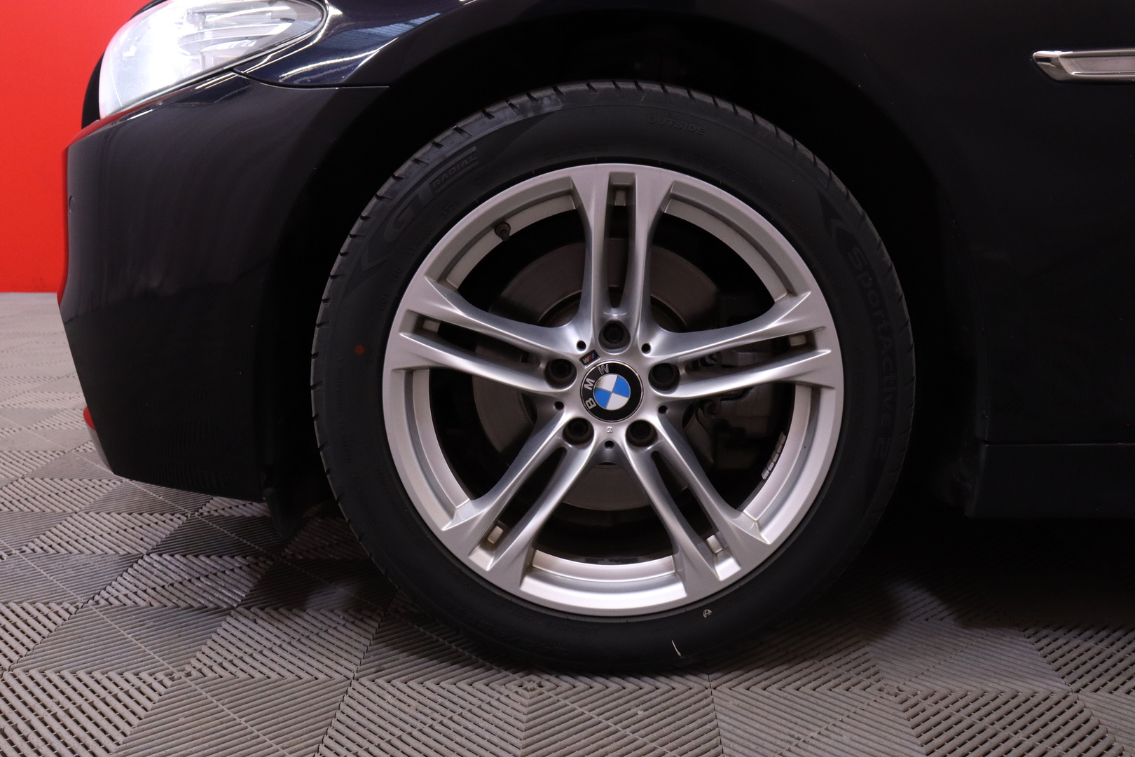 BMW - 520 - xDrive M Sport // Webasto / HiFi / Läm. ratti / Dakota Nahat // - Farmari