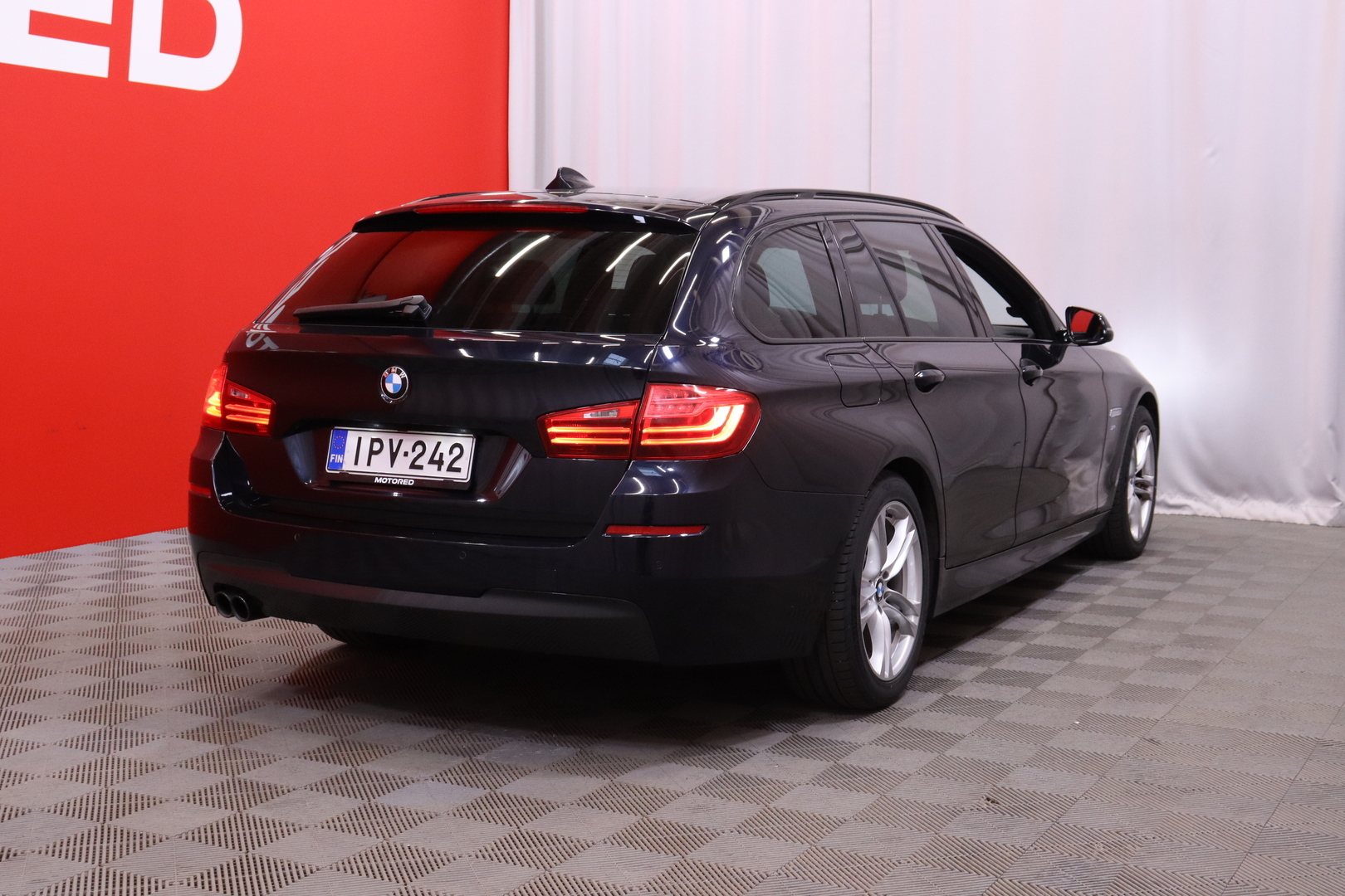 BMW - 520 - xDrive M Sport // Webasto / HiFi / Läm. ratti / Dakota Nahat // - Farmari