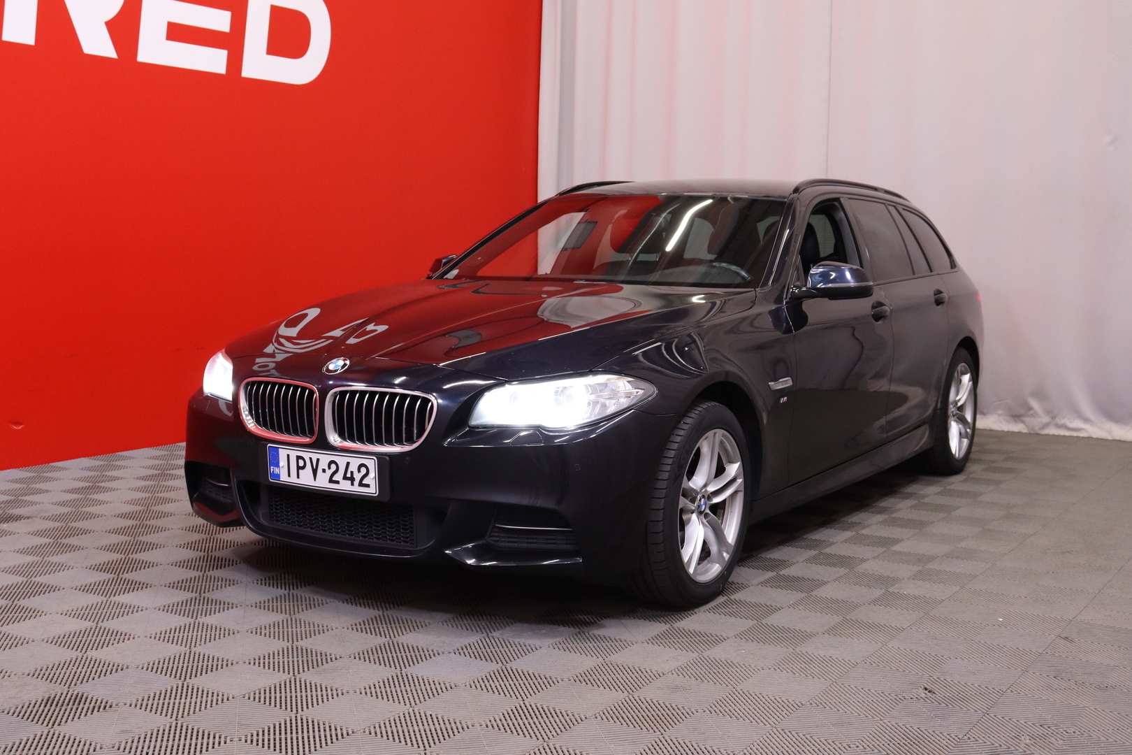BMW - 520 - xDrive M Sport // Webasto / HiFi / Läm. ratti / Dakota Nahat // - Farmari