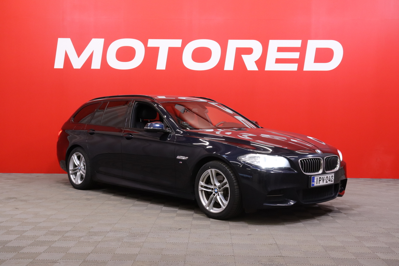 BMW - 520 - xDrive M Sport // Webasto / HiFi / Läm. ratti / Dakota Nahat // - Farmari