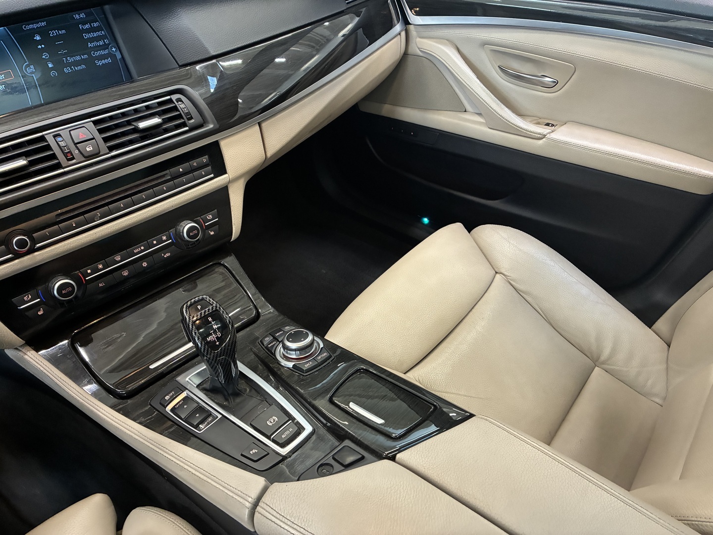 BMW - 530 - Msport F11 Touring / Myydään huutokaupat.com - Farmari