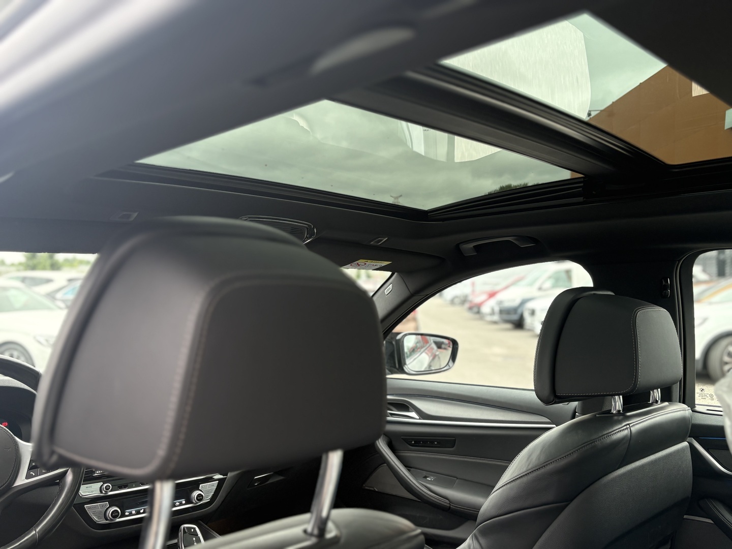 BMW - 530 - G31 Touring 530e xDrive A Charged Edition M Sport // Panorama / HUD / ACC / 360 / Laser / Muistipenkit / H&K // - Farmari