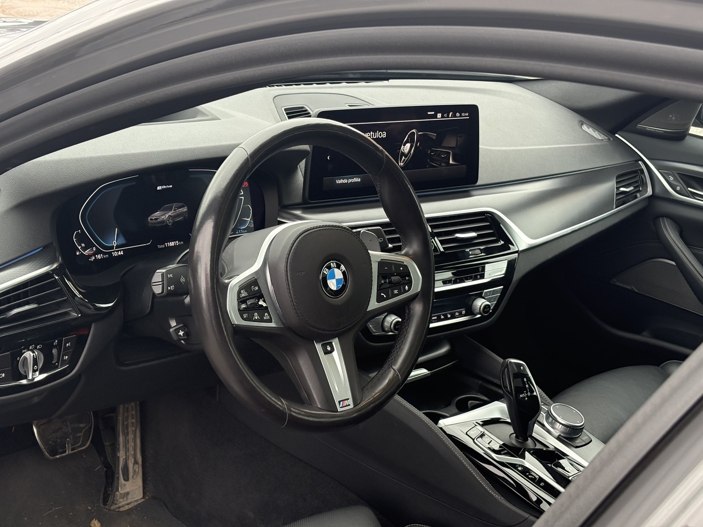 BMW - 530 - G31 Touring 530e xDrive A Charged Edition M Sport // Panorama / HUD / ACC / 360 / Laser / Muistipenkit / H&K // - Farmari