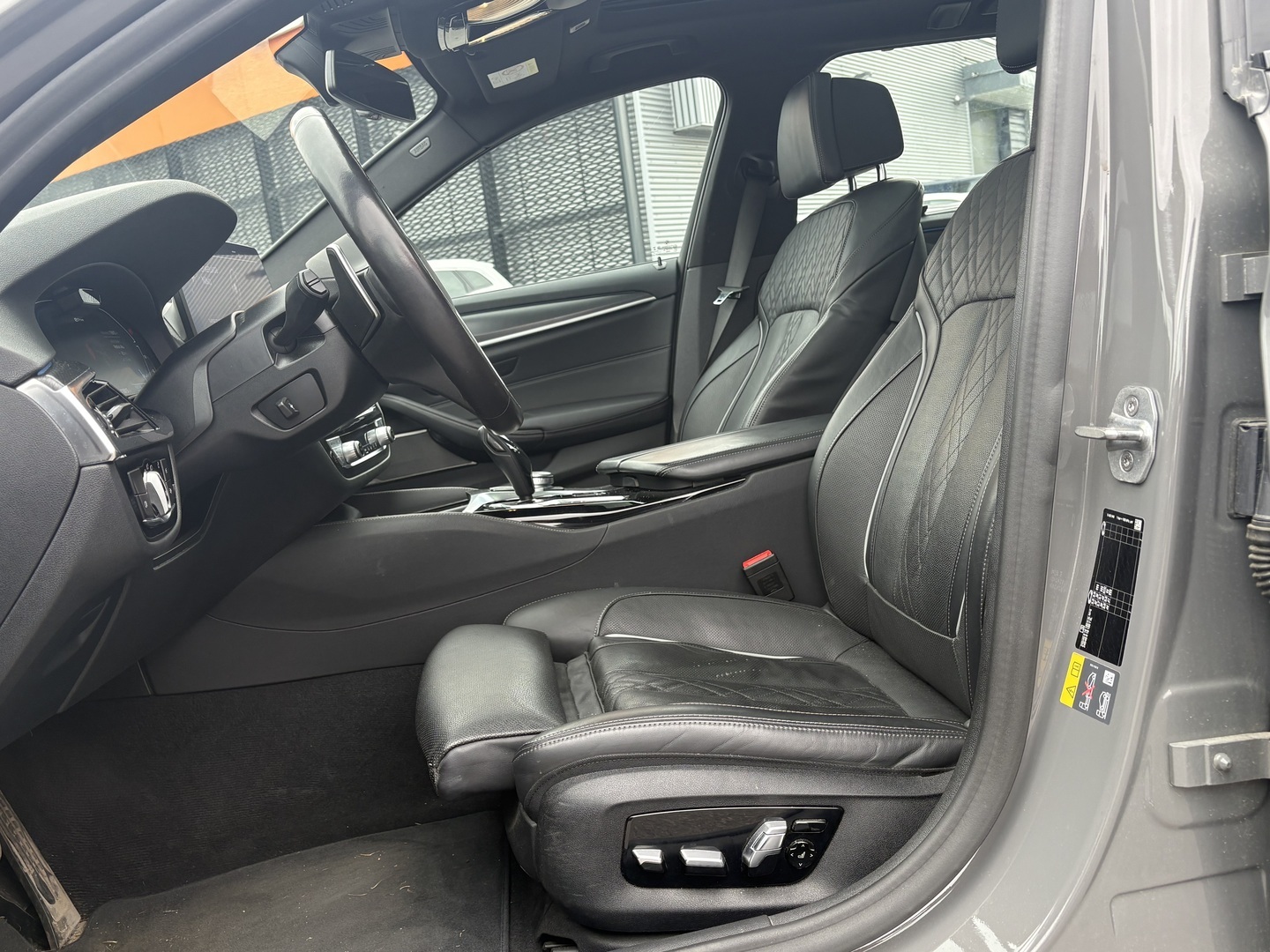 BMW - 530 - G31 Touring 530e xDrive A Charged Edition M Sport // Panorama / HUD / ACC / 360 / Laser / Muistipenkit / H&K // - Farmari