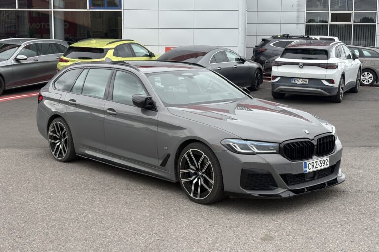BMW - 530 - G31 Touring 530e xDrive A Charged Edition M Sport // Panorama / HUD / ACC / 360 / Laser / Muistipenkit / H&K // - Farmari