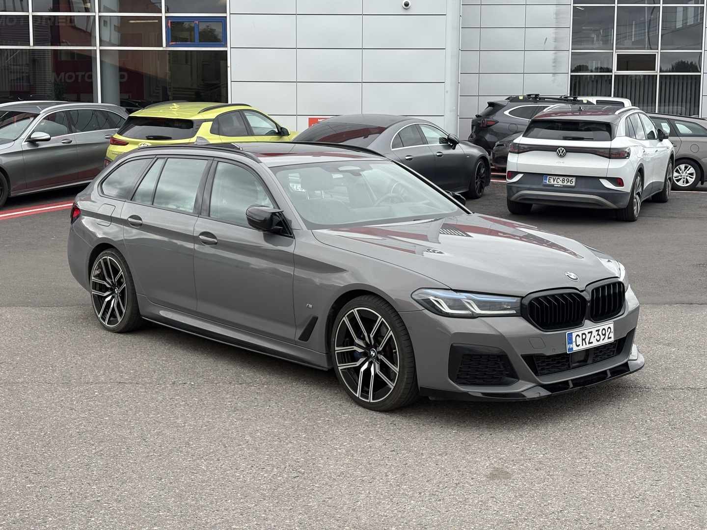BMW - 530 - G31 Touring 530e xDrive A Charged Edition M Sport // Panorama / HUD / ACC / 360 / Laser / Muistipenkit / H&K // - Farmari