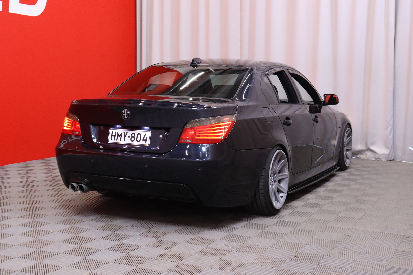 BMW - 530 - // Comfort-istuimet / Muistipenkit / Nahkaverhoilu / ACC / HUD / Webasto / Kattoluukku / AppleCarPlay // - Sedan