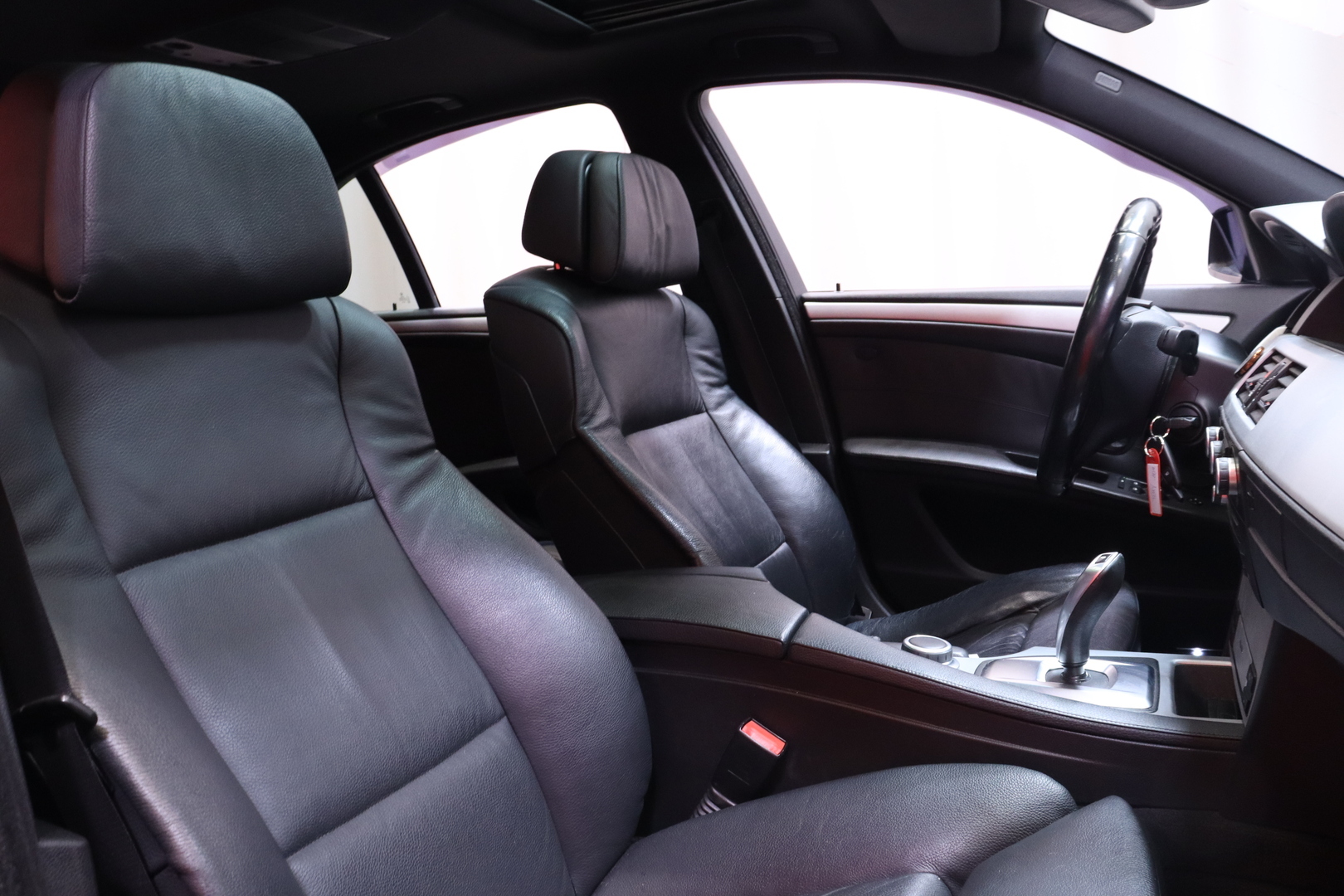 BMW - 530 - // Comfort-istuimet / Muistipenkit / Nahkaverhoilu / ACC / HUD / Webasto / Kattoluukku / AppleCarPlay // - Sedan