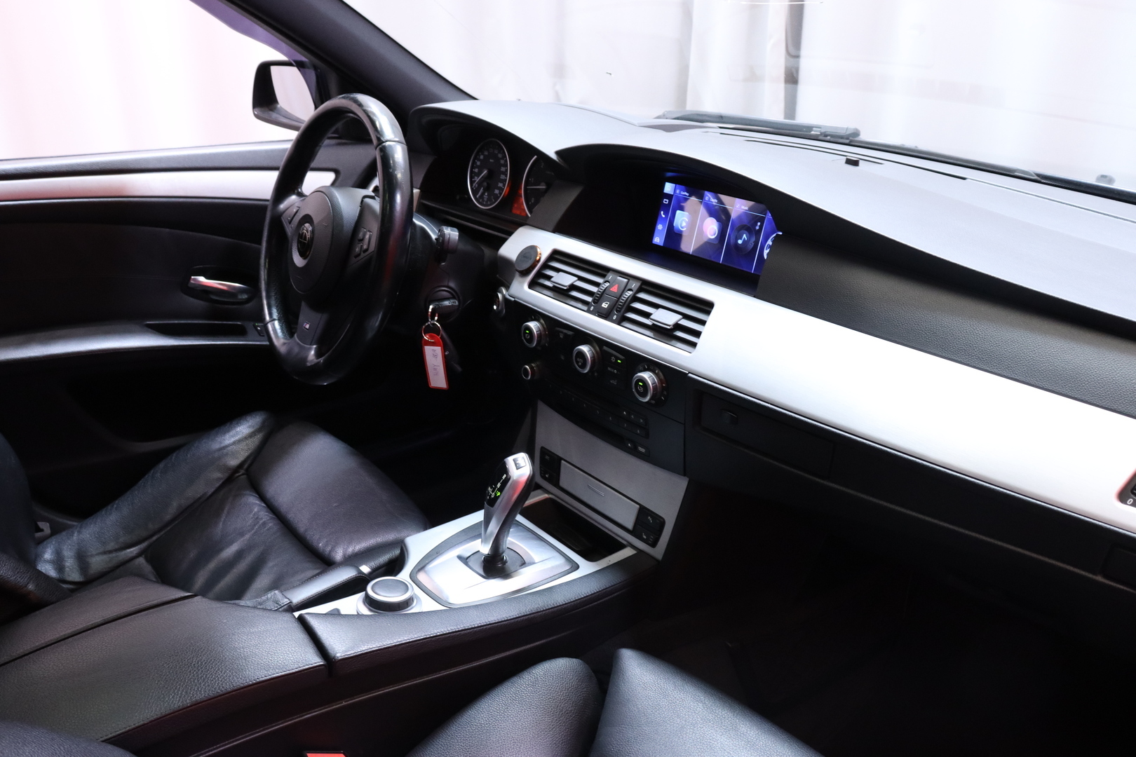 BMW - 530 - // Comfort-istuimet / Muistipenkit / Nahkaverhoilu / ACC / HUD / Webasto / Kattoluukku / AppleCarPlay // - Sedan