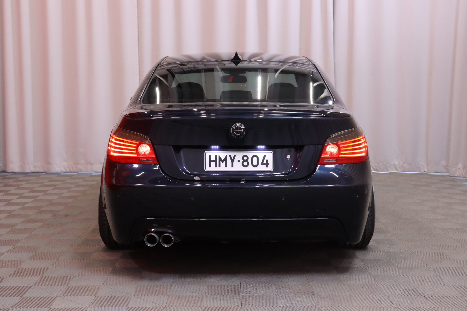 BMW - 530 - // Comfort-istuimet / Muistipenkit / Nahkaverhoilu / ACC / HUD / Webasto / Kattoluukku / AppleCarPlay // - Sedan