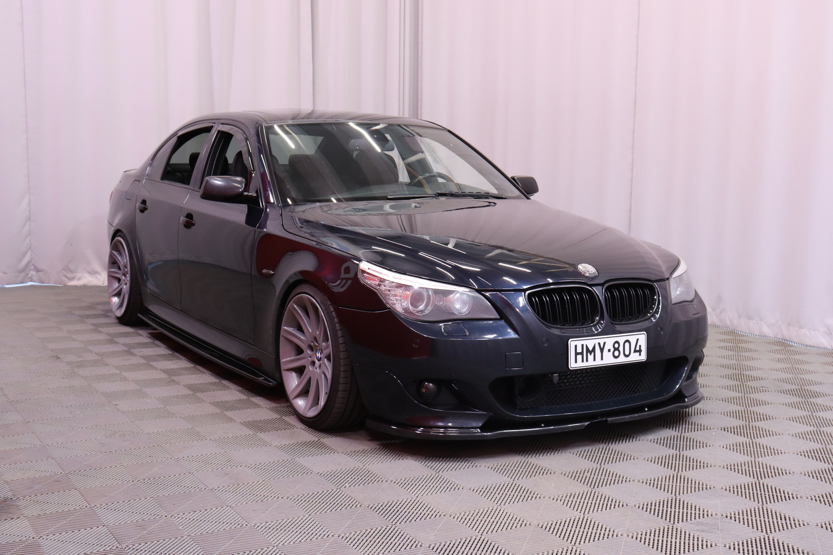 BMW - 530 - // Comfort-istuimet / Muistipenkit / Nahkaverhoilu / ACC / HUD / Webasto / Kattoluukku / AppleCarPlay // - Sedan