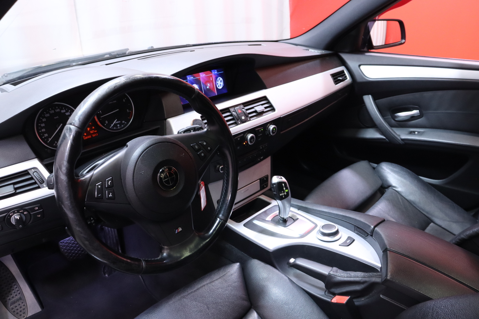 BMW - 530 - // Comfort-istuimet / Muistipenkit / Nahkaverhoilu / ACC / HUD / Webasto / Kattoluukku / AppleCarPlay // - Sedan