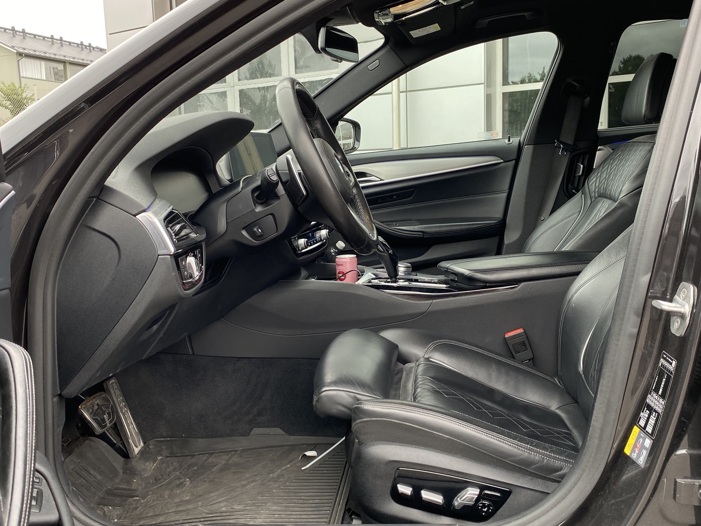 BMW - 530 - G30 Sedan 530e xDrive A Charged Edition M Sport - Sedan