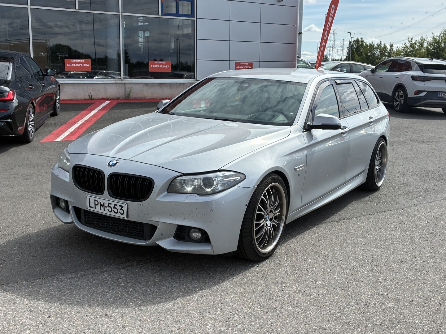 BMW - 530 - F11 Touring 530d TwinPower Turbo A Business Automatic / M-SPORT - Farmari