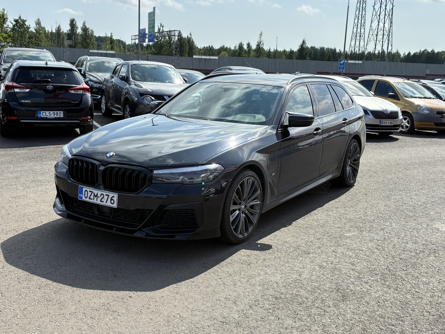 BMW - 530 - G31 LCI Touring xDrive M Sport / LED / Adapt.vakkari / HiFi / Vetokoukku / Merkkihuollot - Farmari