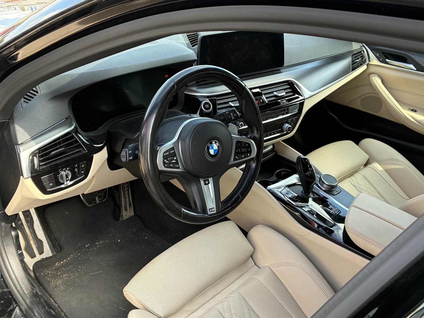 BMW - 530 - G31 LCI Touring xDrive M Sport / LED / Adapt.vakkari / HiFi / Vetokoukku / Merkkihuollot - Farmari