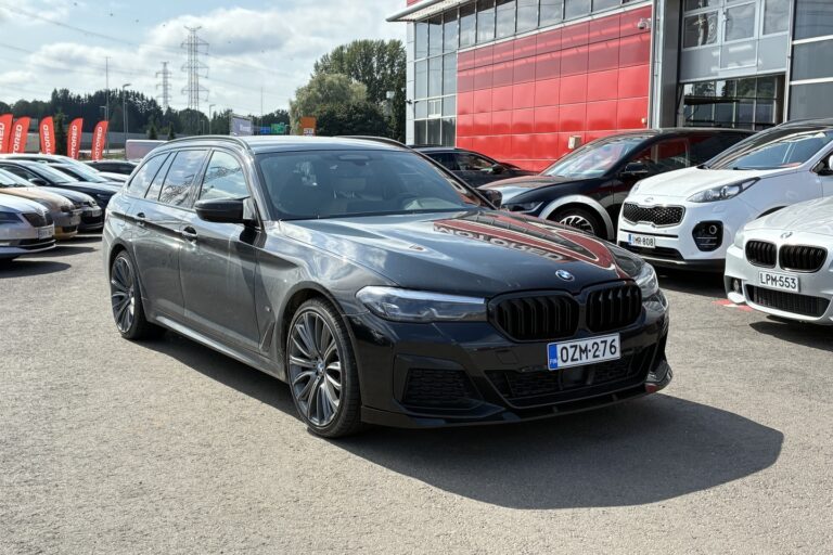 BMW - 530 - G31 LCI Touring xDrive M Sport / LED / Adapt.vakkari / HiFi / Vetokoukku / Merkkihuollot - Farmari