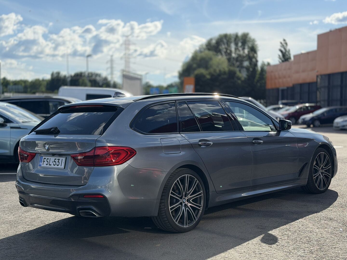 BMW - 540 - G31 Touring 40i xDrive M Sport // Webasto / Imu-ovet /  360° / Muistipenkit / HUD / H&K / Panorama // - Farmari