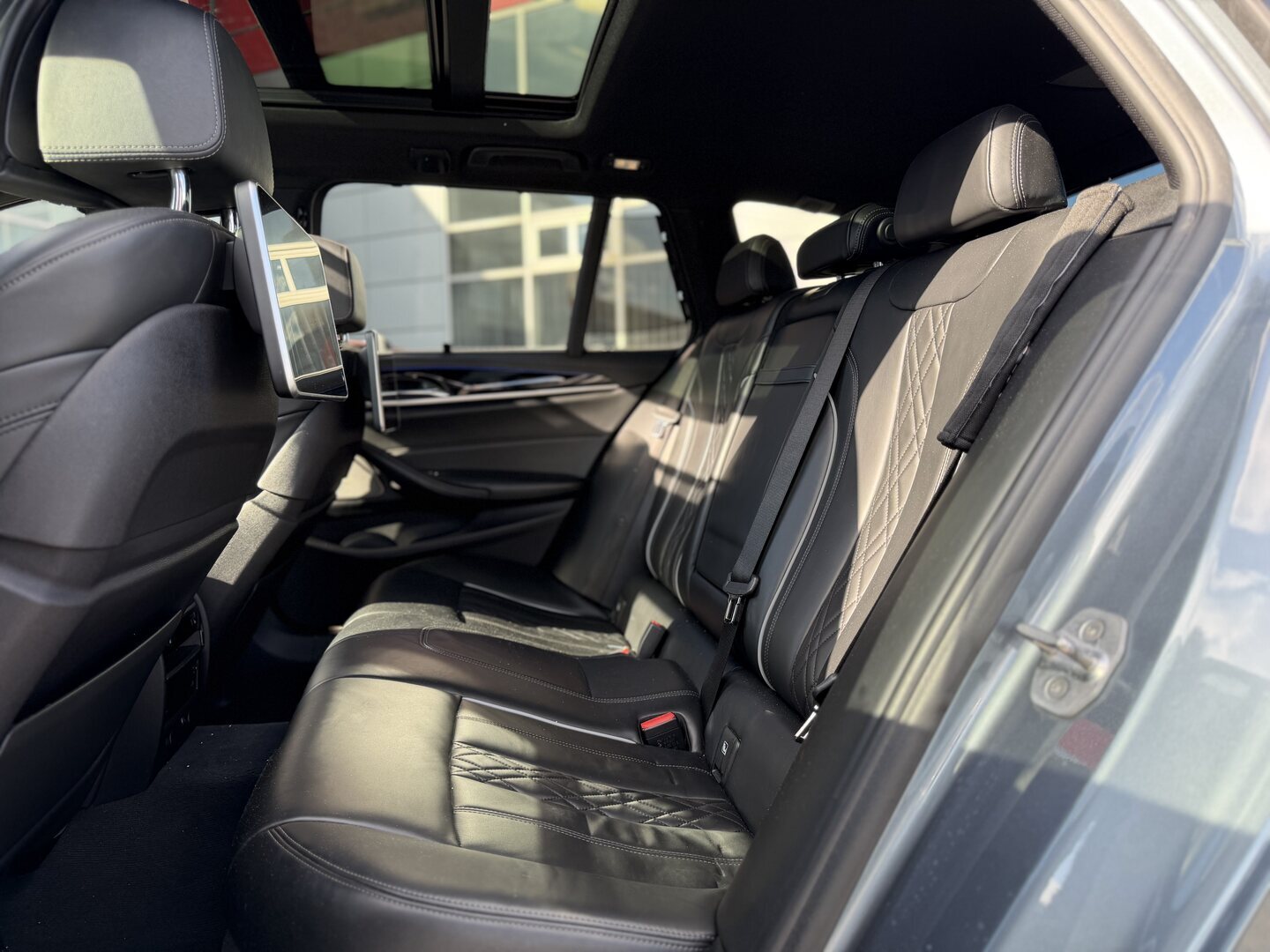 BMW - 540 - G31 Touring 40i xDrive M Sport // Webasto / Imu-ovet /  360° / Muistipenkit / HUD / H&K / Panorama // - Farmari