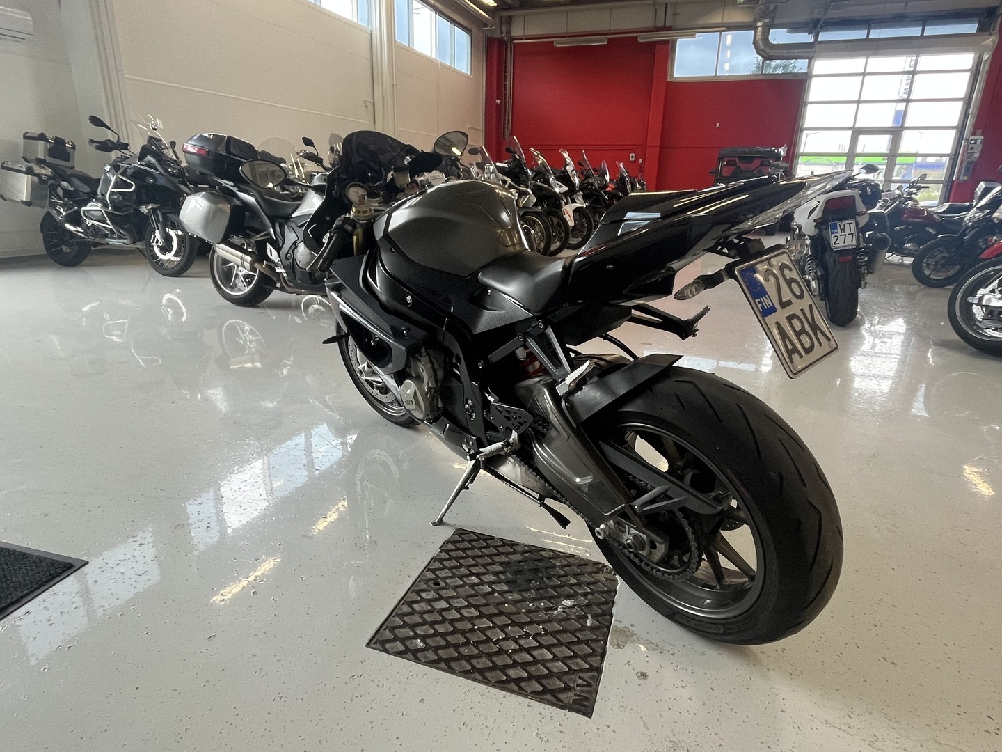 BMW - S - 1000RR // Juuri saapunut / Huoltokirja / Shifter / Ajomodet / Akrapovic // - Moottoripyörä