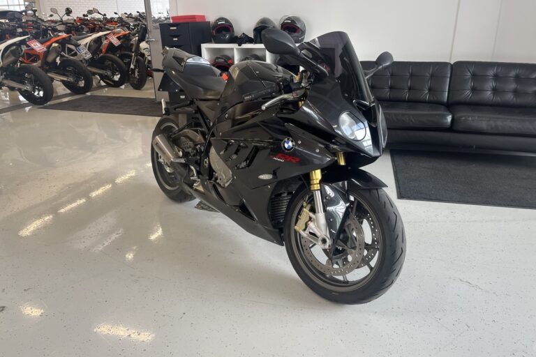 BMW - S - 1000RR // Juuri saapunut / Huoltokirja / Shifter / Ajomodet / Akrapovic // - Moottoripyörä