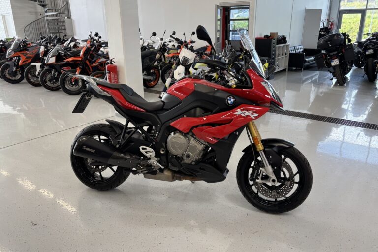 BMW S