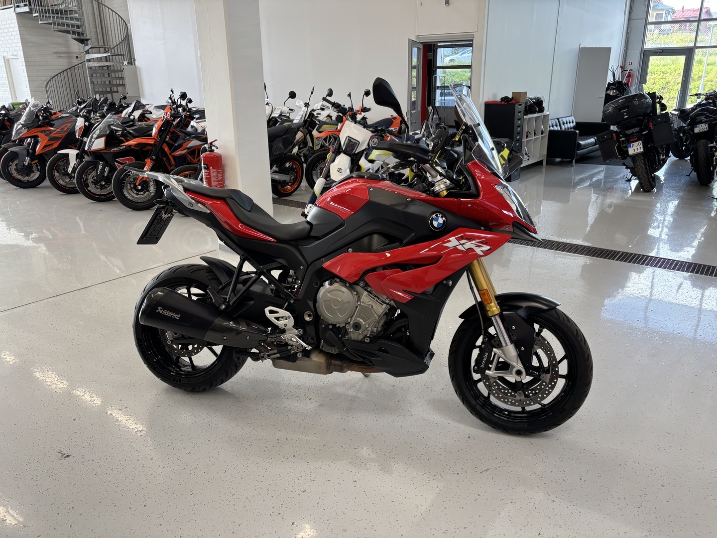 BMW - S - 1000XR // Juuri saapunut! / Akrapovic / Navi / Suomi-pyörä / Vakkari // - Moottoripyörä