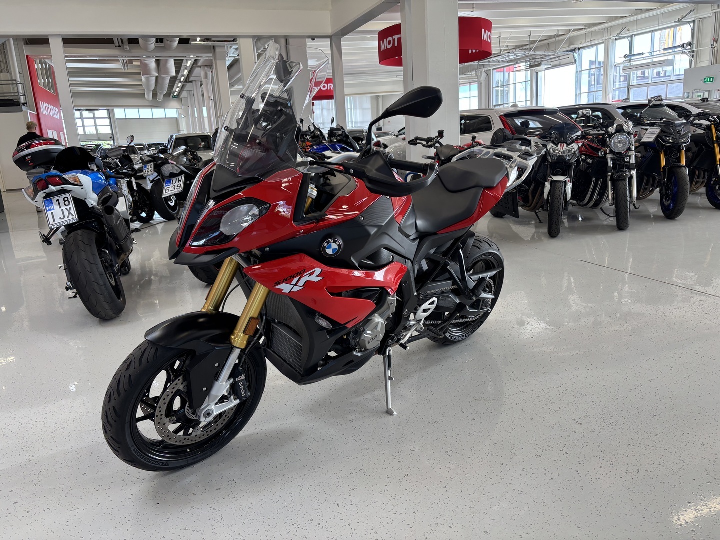 BMW - S - 1000XR // Juuri saapunut! / Akrapovic / Navi / Suomi-pyörä / Vakkari // - Moottoripyörä