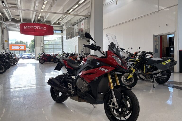 BMW - S - 1000XR // Juuri saapunut! / Akrapovic / Navi / Suomi-pyörä / Vakkari // - Moottoripyörä