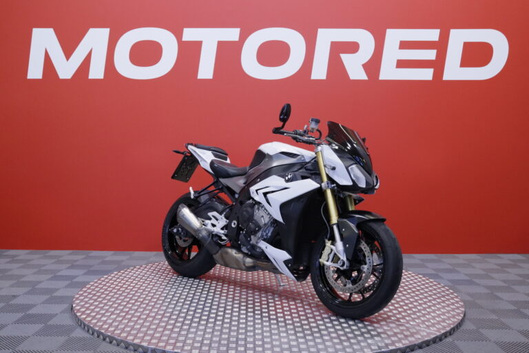 BMW - S - 1000R // Suomi-pyörä / Shifter / Akrapovic / Vakkari / Ajomodet // - Moottoripyörä