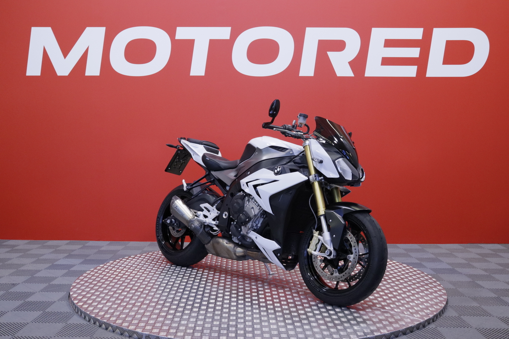 BMW - S - 1000R // Suomi-pyörä / Shifter / Akrapovic / Vakkari / Ajomodet // - Moottoripyörä