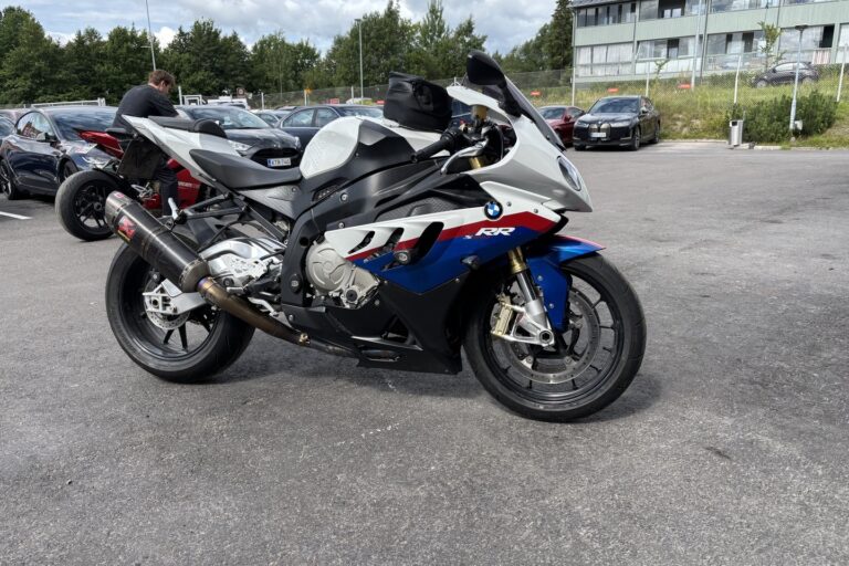 BMW - S - 1000RR // Juuri Saapunut! / Iso huolto juuri tehty! / Akrapovic / Shifter // - Moottoripyörä