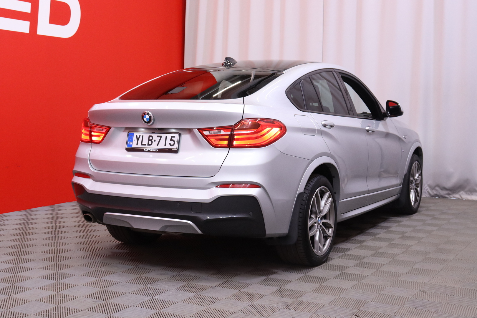 BMW - X4 - xDrive20d M Sport // Webasto / Muistipenkit / Vetokoukku / P. kamera / Vakkari / Sporttipenkit / Xenon / Shadow Line / - Sedan
