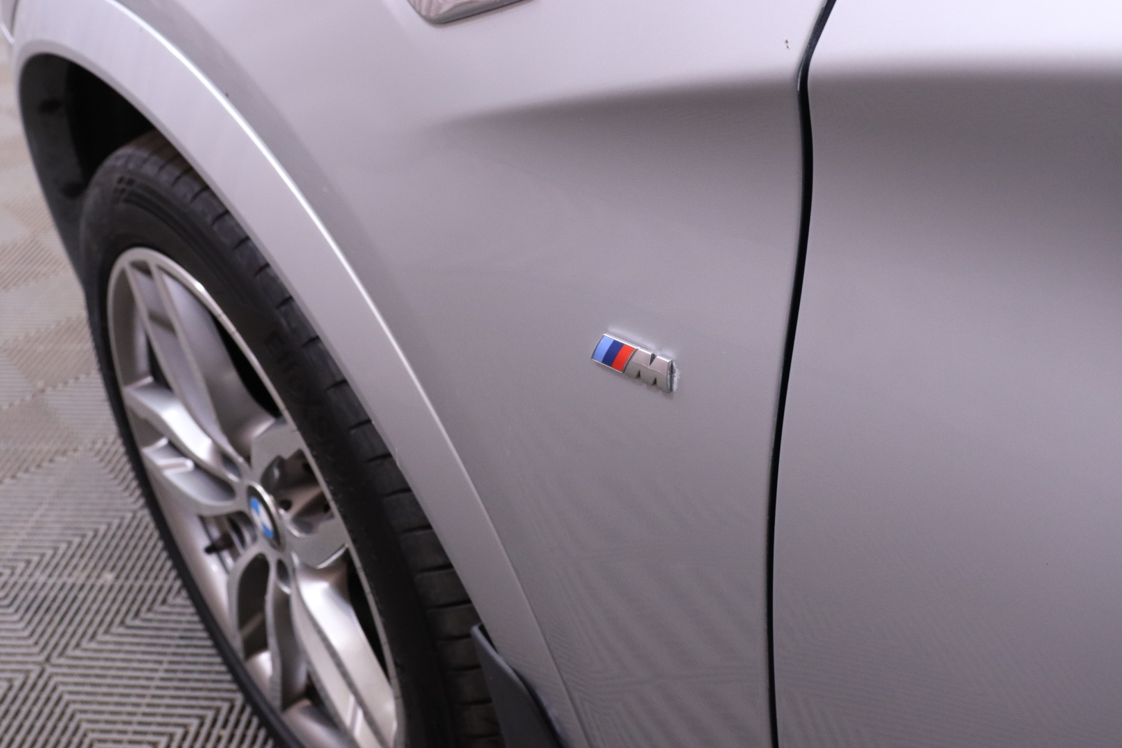 BMW - X4 - xDrive20d M Sport // Webasto / Muistipenkit / Vetokoukku / P. kamera / Vakkari / Sporttipenkit / Xenon / Shadow Line / - Sedan