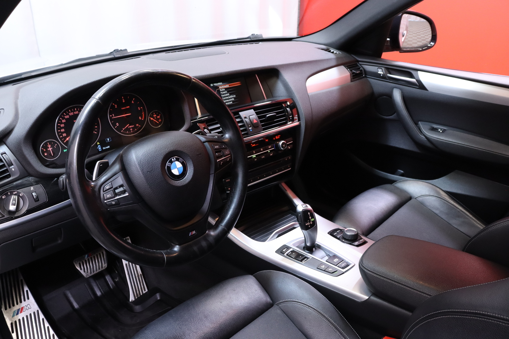 BMW - X4 - xDrive20d M Sport // Webasto / Muistipenkit / Vetokoukku / P. kamera / Vakkari / Sporttipenkit / Xenon / Shadow Line / - Sedan