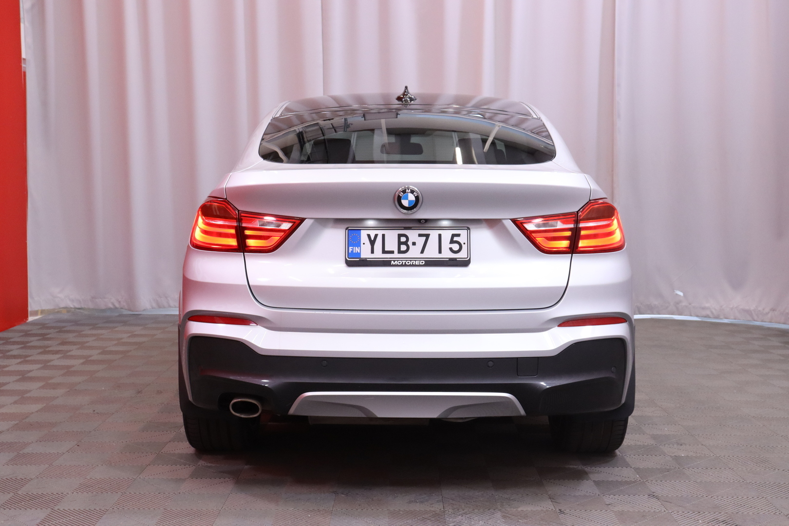 BMW - X4 - xDrive20d M Sport // Webasto / Muistipenkit / Vetokoukku / P. kamera / Vakkari / Sporttipenkit / Xenon / Shadow Line / - Sedan