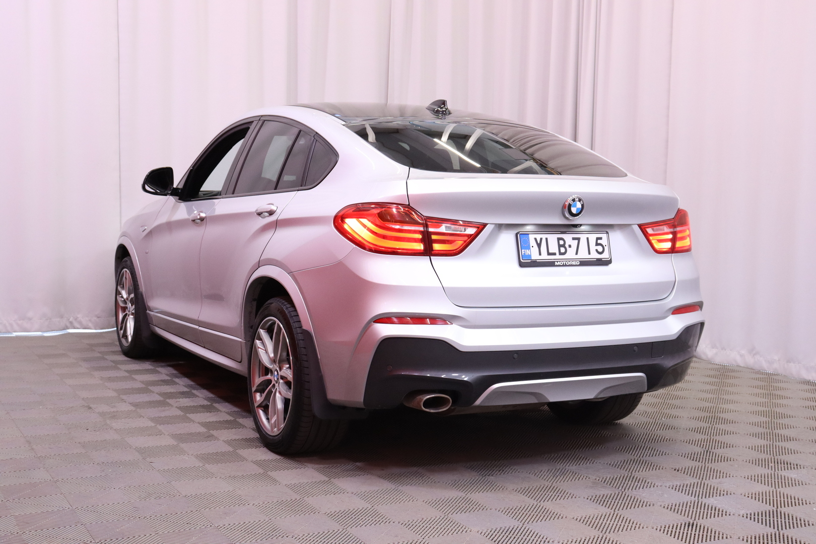 BMW - X4 - xDrive20d M Sport // Webasto / Muistipenkit / Vetokoukku / P. kamera / Vakkari / Sporttipenkit / Xenon / Shadow Line / - Sedan