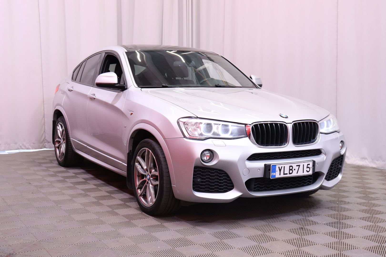 BMW - X4 - xDrive20d M Sport // Webasto / Muistipenkit / Vetokoukku / P. kamera / Vakkari / Sporttipenkit / Xenon / Shadow Line / - Sedan