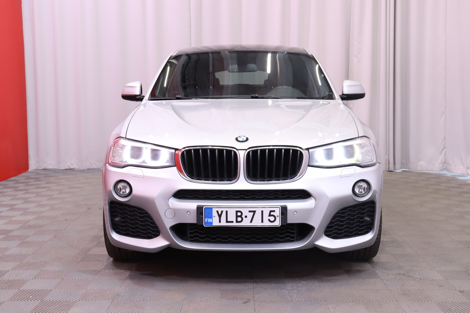 BMW - X4 - xDrive20d M Sport // Webasto / Muistipenkit / Vetokoukku / P. kamera / Vakkari / Sporttipenkit / Xenon / Shadow Line / - Sedan