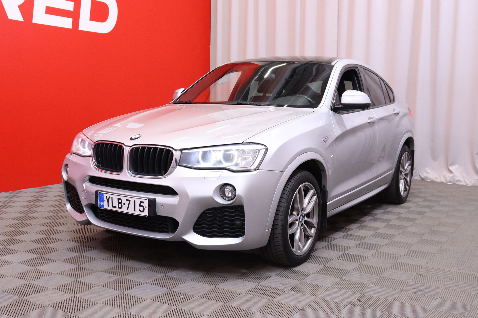 BMW - X4 - xDrive20d M Sport // Webasto / Muistipenkit / Vetokoukku / P. kamera / Vakkari / Sporttipenkit / Xenon / Shadow Line / - Sedan