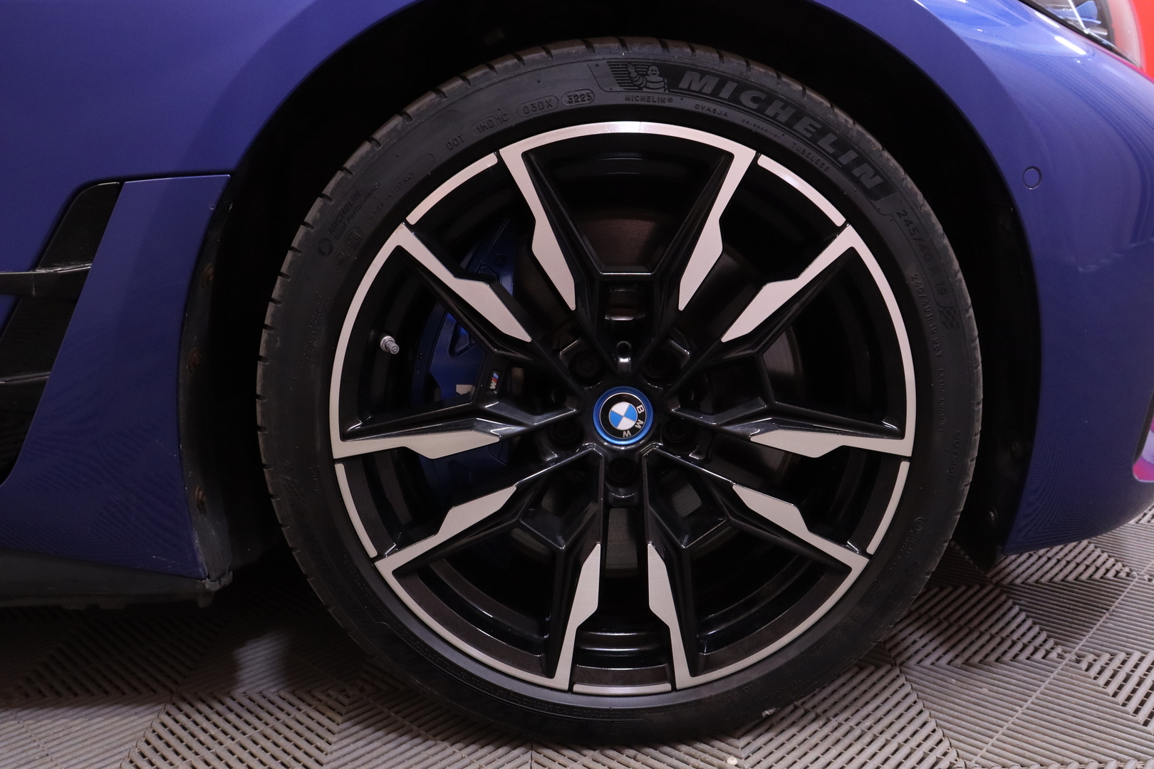 BMW - i4 M50 - Motorsport engineering // Laser / Carbon Paketti / ACC / H&K / HUD / Adapt.alusta / Kattoluukku / Koukku // - Sedan
