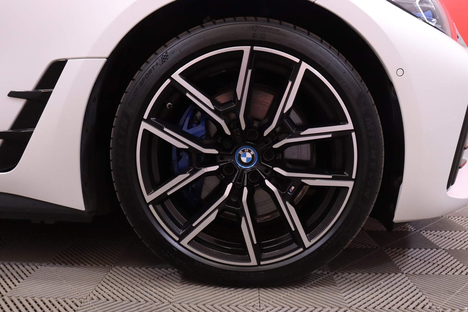 BMW - i4 M50 - Fully Charged / ACC / HUD / 360° / Vetokoukku  / H&K / Comfort Acces // - Sedan