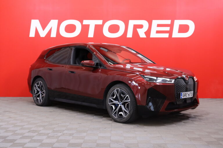 BMW - iX - xDrive40 Sport Package | DAP / 360 / Koukku | H/K hifit / 2x vanteet // - Maastoauto
